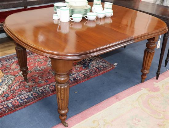 A Victorian mahogany extending dining table, on turned fluted legs 238cm extended (two spare leaves)